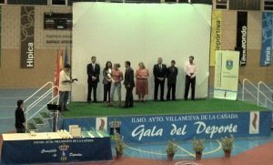 Roco Santana recoge el Diploma en la II Gala del Deporte