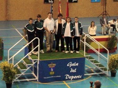 Jugadores de la Esluela junto a su profesor Josele Fernández