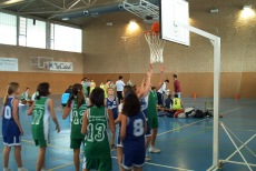 Nuestras Alevines lucharon durante todo el partido