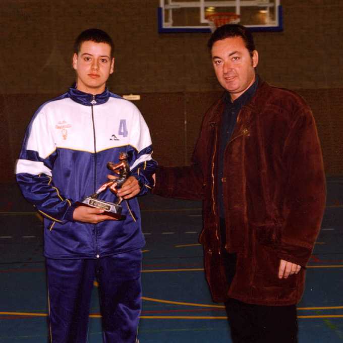Jesús Durán recibe el trofeo de máximo anotador en cadete masculino. Jesús Durán recibe el trofeo de máximo anotador en cadete masculino.